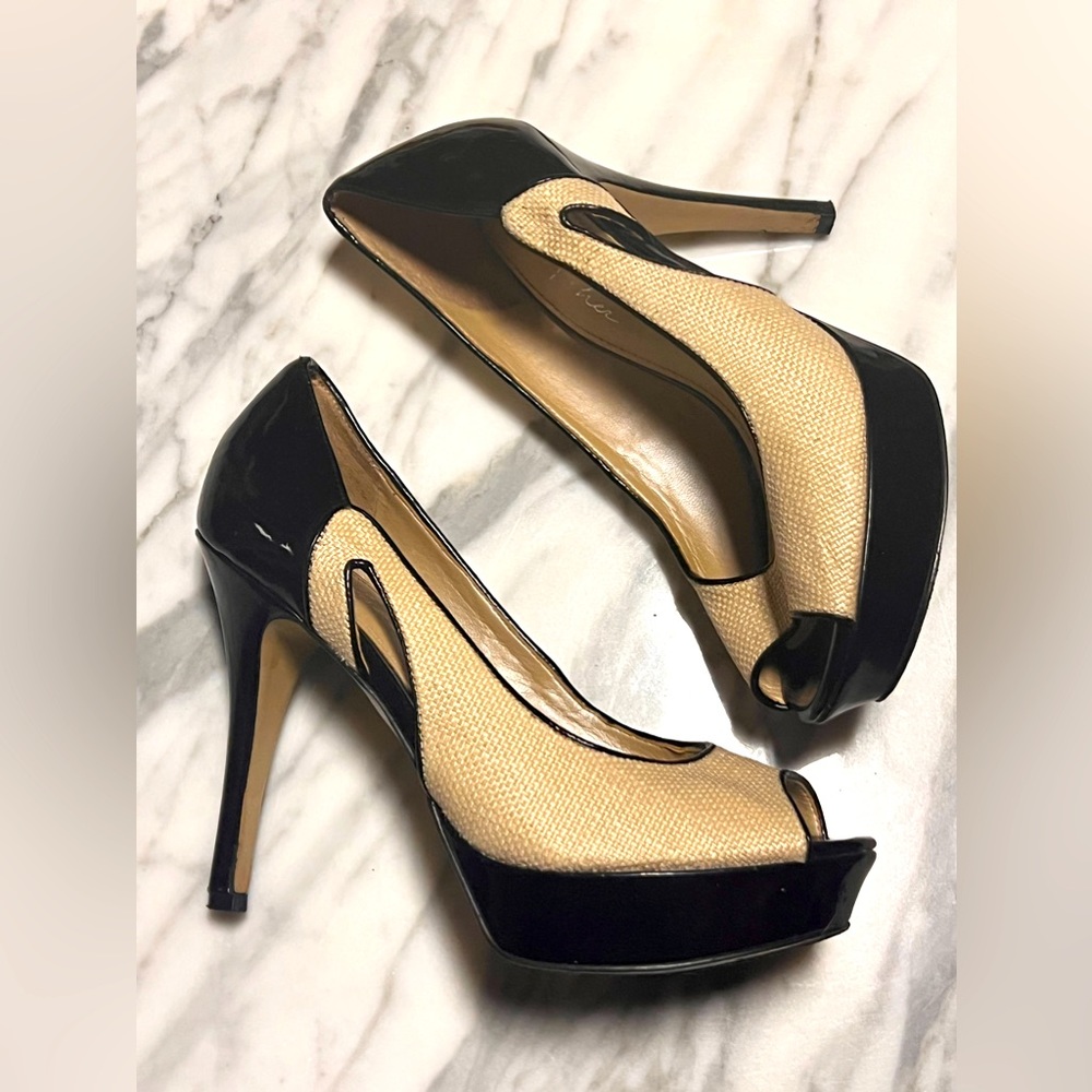 Womens Marc Fisher rattan and patent leather platform heels size 7.5